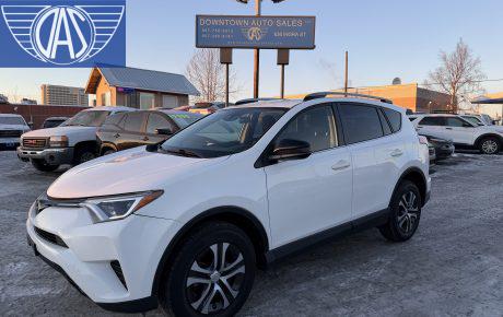 2017 Toyota RAV4 LE's photo