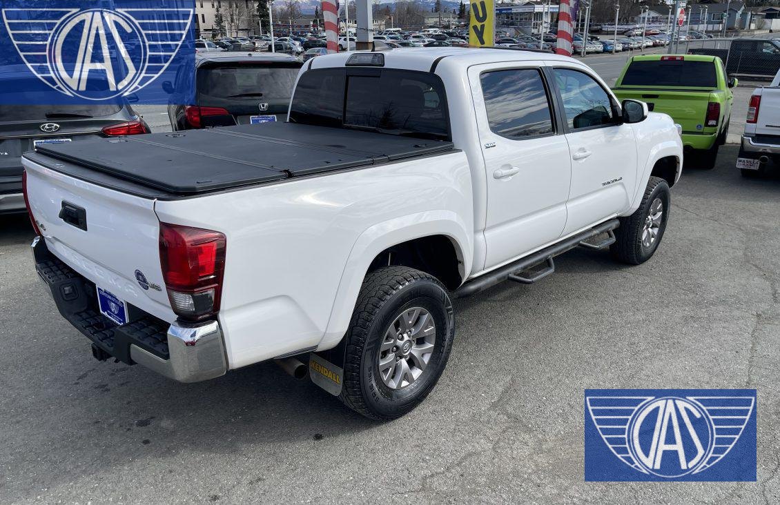 2019 TOYOTA Tacoma SR5 — photo 3
