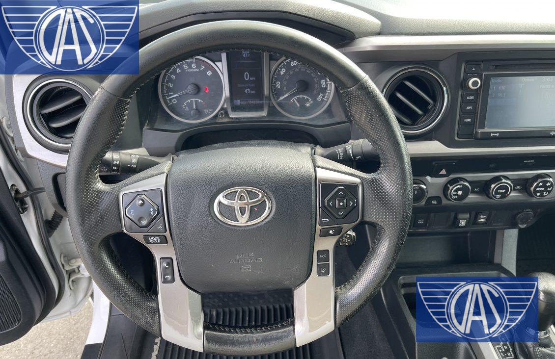 2019 TOYOTA Tacoma SR5 — photo 11