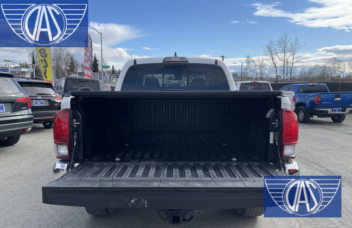 2019 TOYOTA Tacoma SR5 — photo 12
