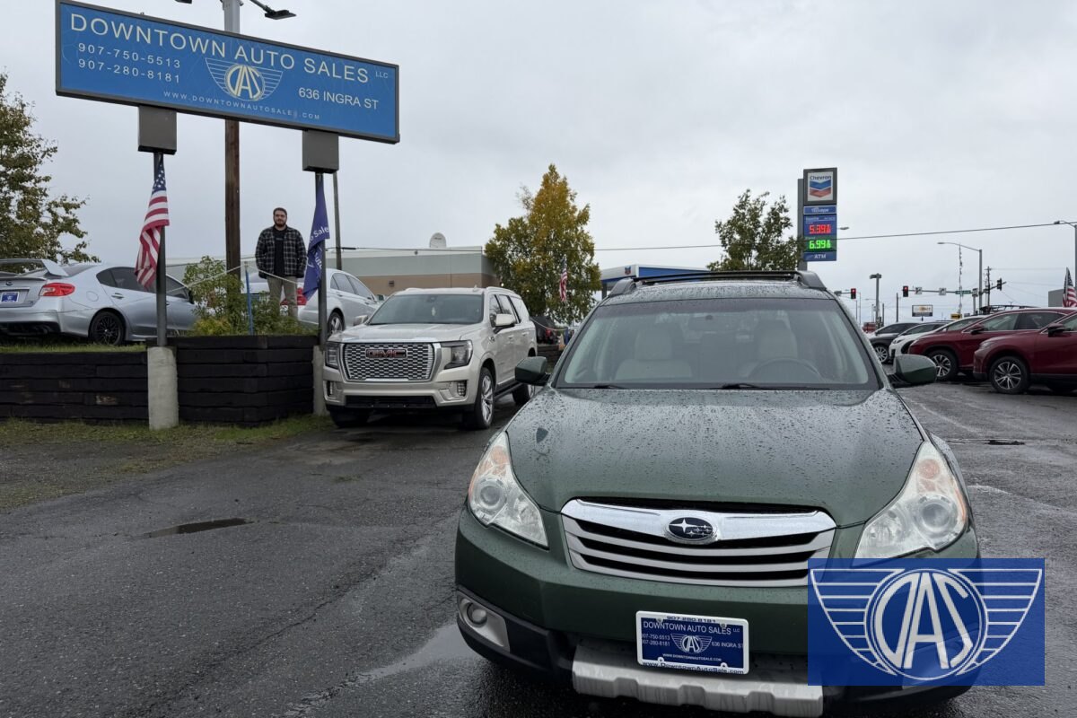 2012 SUBARU Outback AWD Limited — photo 2