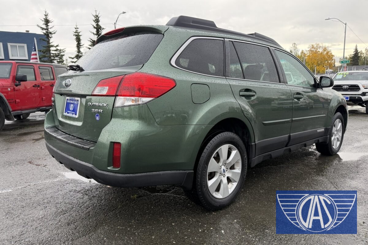 2012 SUBARU Outback AWD Limited — photo 3