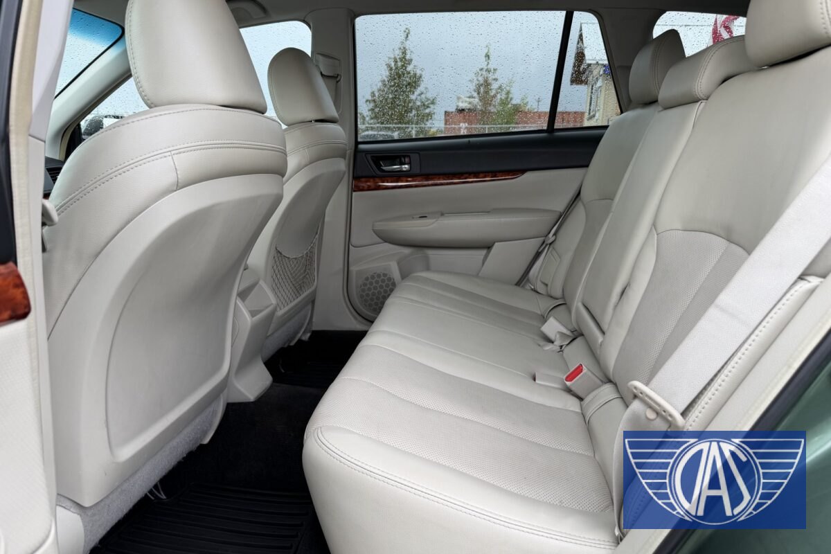 2012 SUBARU Outback AWD Limited — photo 7