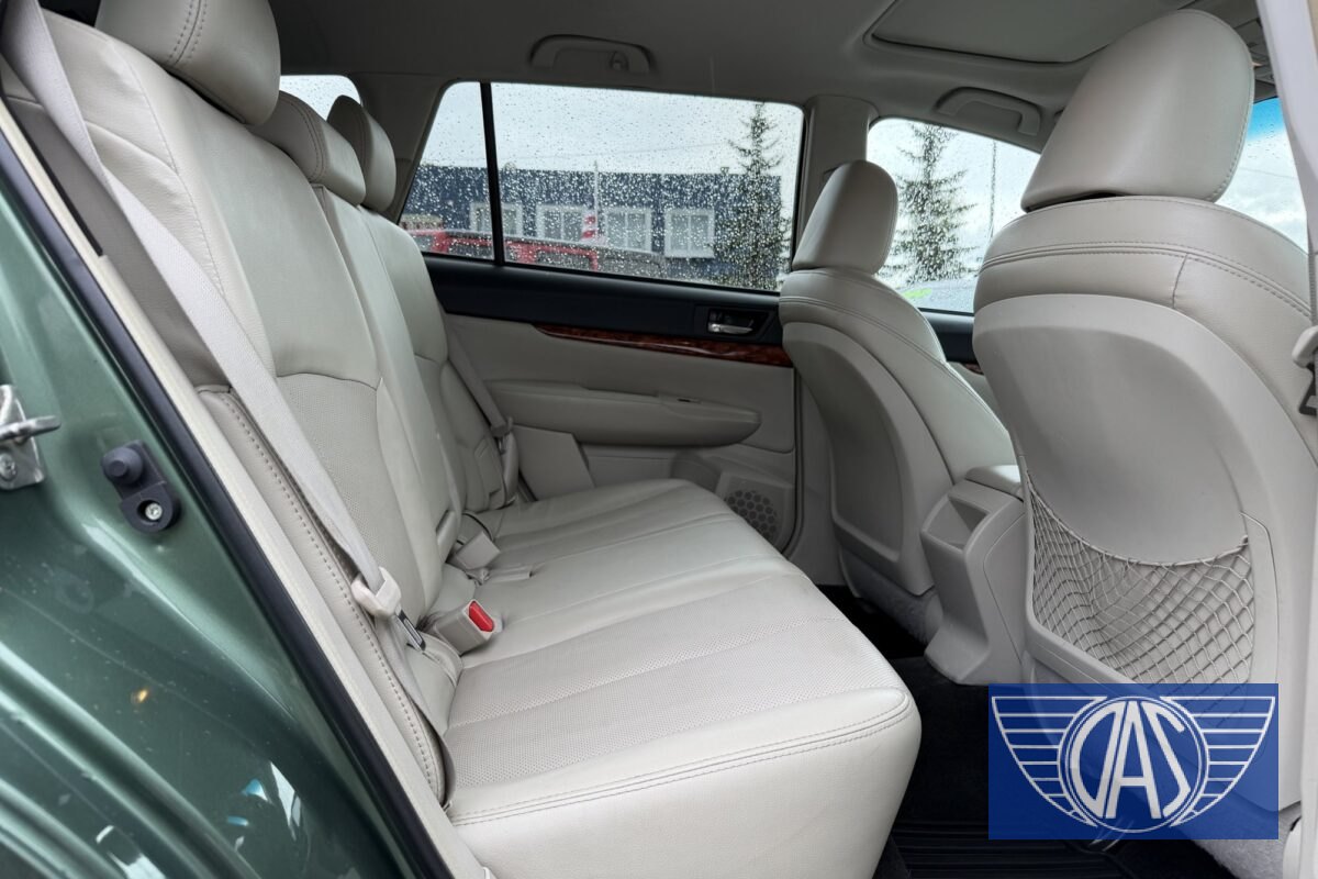 2012 SUBARU Outback AWD Limited — photo 9