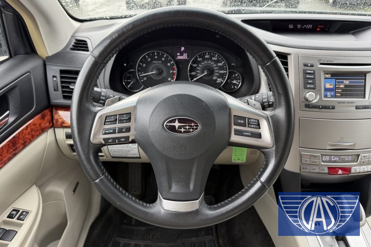 2012 SUBARU Outback AWD Limited — photo 12